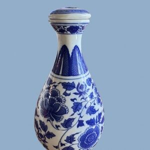 Blue and white peony pattern vase with cover figure. #56
